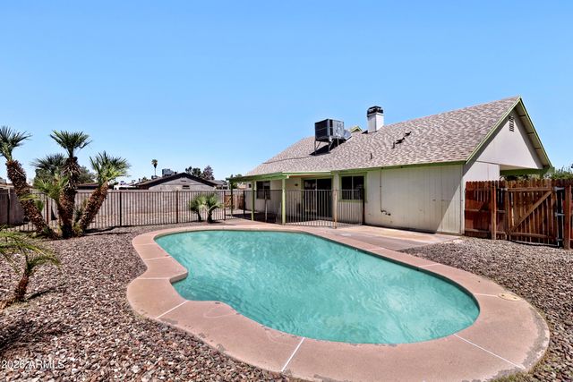 8717 W CLARENDON Avenue, Phoenix, AZ 85037