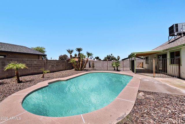 8717 W CLARENDON Avenue, Phoenix, AZ 85037