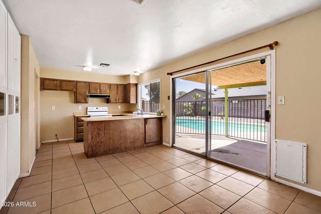 8717 W CLARENDON Avenue, Phoenix, AZ 85037 — photo 5