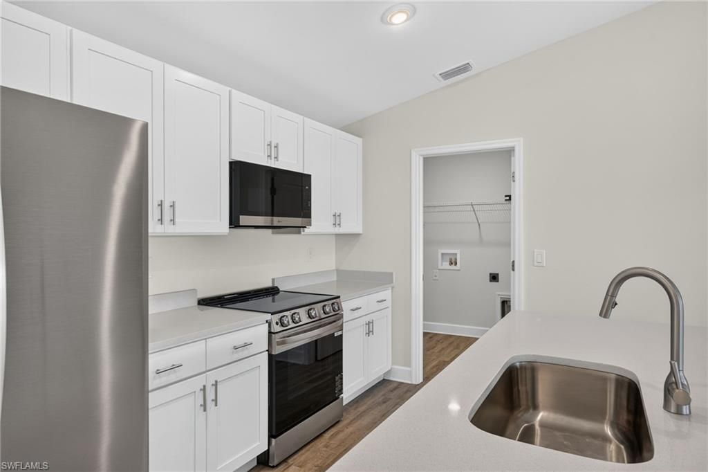Image 11 of property listing at 424 NW 17th PL, Cape Coral, FL 33993