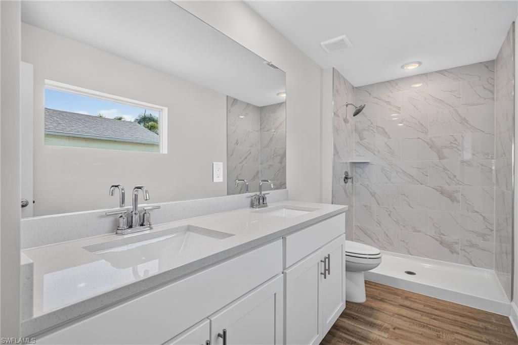 Image 20 of property listing at 424 NW 17th PL, Cape Coral, FL 33993