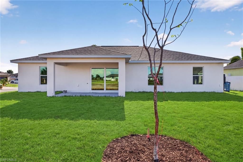 Image 32 of property listing at 424 NW 17th PL, Cape Coral, FL 33993