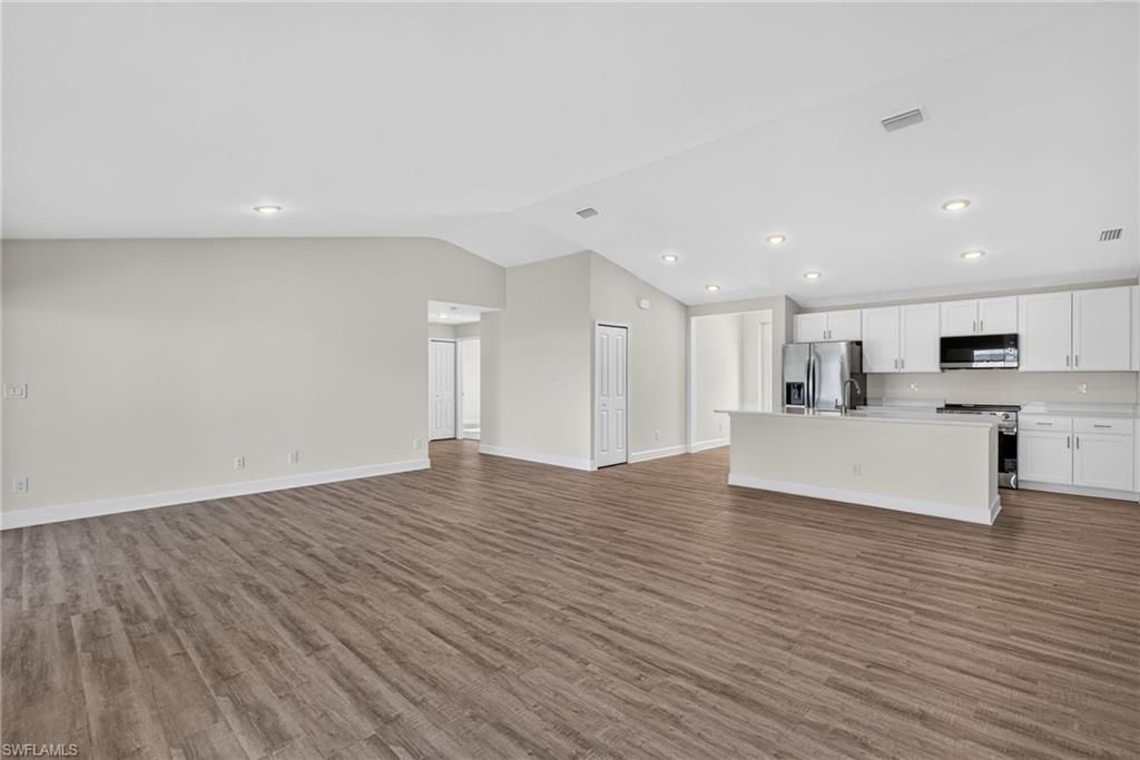 Image 7 of property listing at 424 NW 17th PL, Cape Coral, FL 33993