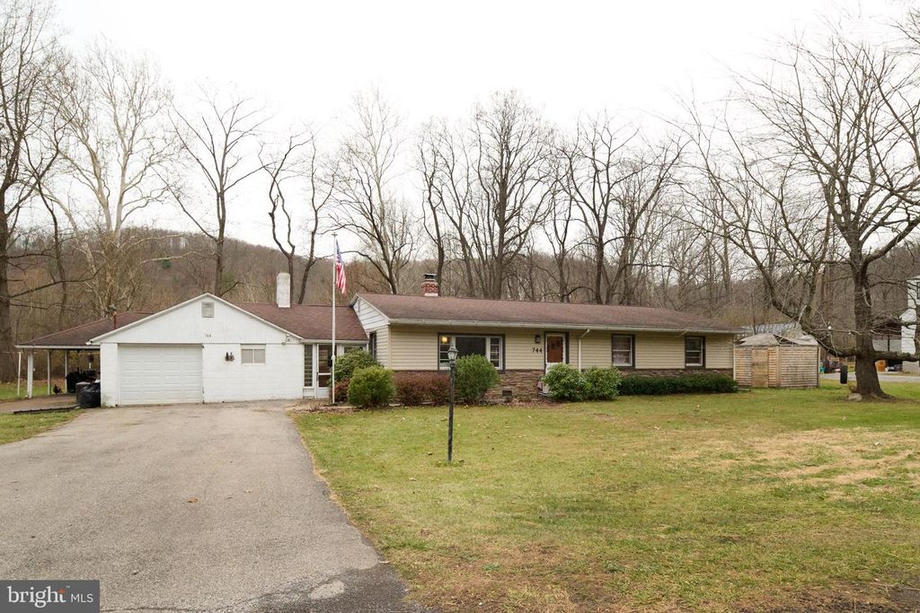 744 RUNVILLE RD, Bellefonte, PA 16823