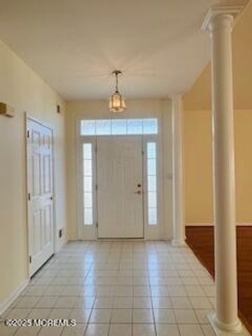 7 Chaminox Court, Manchester, NJ 08759