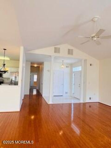 7 Chaminox Court, Manchester, NJ 08759