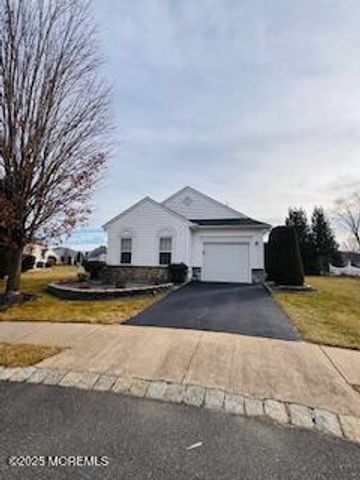 7 Chaminox Court, Manchester, NJ 08759