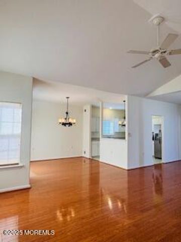 7 Chaminox Court, Manchester, NJ 08759