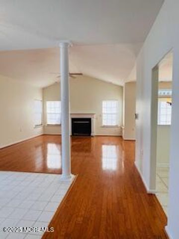 7 Chaminox Court, Manchester, NJ 08759