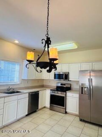 7 Chaminox Court, Manchester, NJ 08759