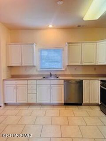 7 Chaminox Court, Manchester, NJ 08759