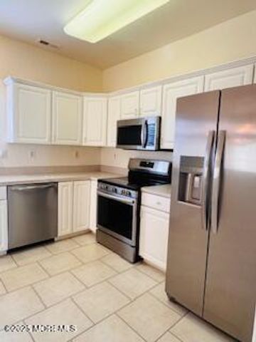 7 Chaminox Court, Manchester, NJ 08759