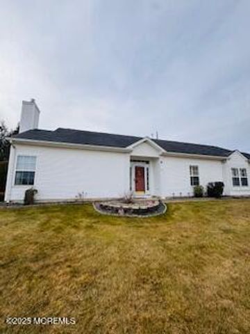 7 Chaminox Court, Manchester, NJ 08759