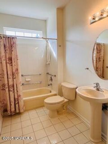 7 Chaminox Court, Manchester, NJ 08759