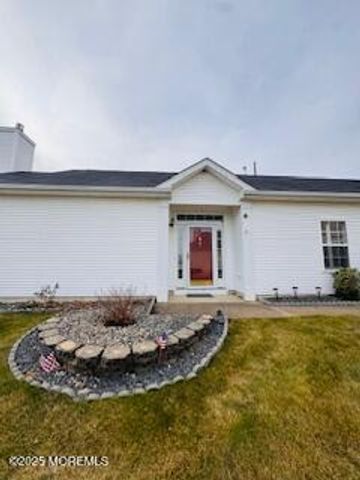 7 Chaminox Court, Manchester, NJ 08759