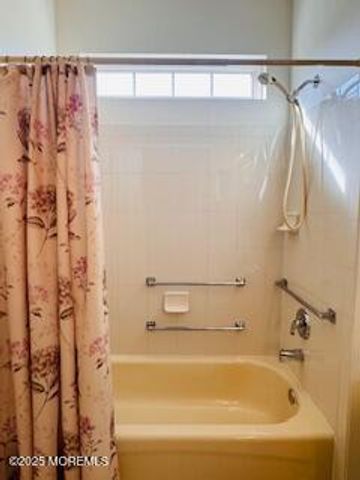 7 Chaminox Court, Manchester, NJ 08759