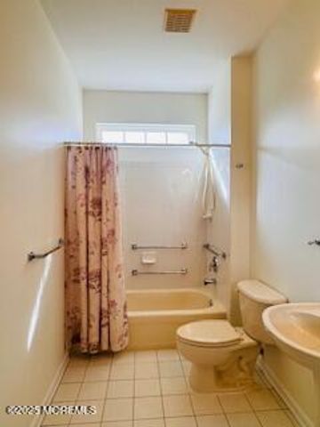 7 Chaminox Court, Manchester, NJ 08759