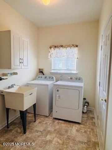 7 Chaminox Court, Manchester, NJ 08759