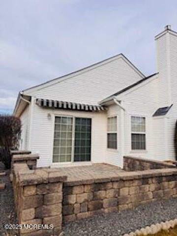 7 Chaminox Court, Manchester, NJ 08759