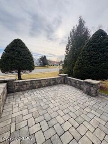 7 Chaminox Court, Manchester, NJ 08759