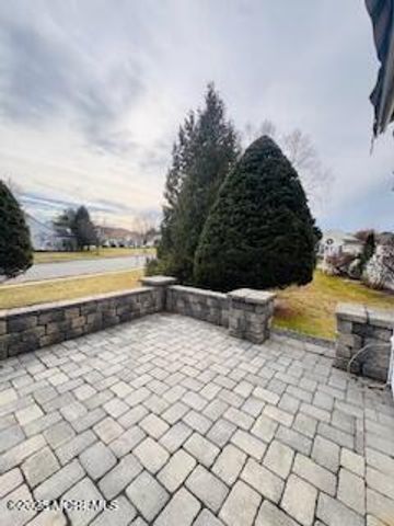 7 Chaminox Court, Manchester, NJ 08759