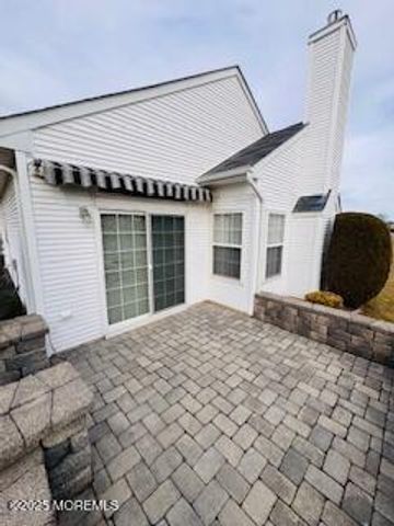 7 Chaminox Court, Manchester, NJ 08759