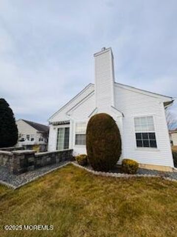 7 Chaminox Court, Manchester, NJ 08759