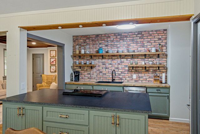100 Breeze Inn Rd, Castalian Springs, TN 37031