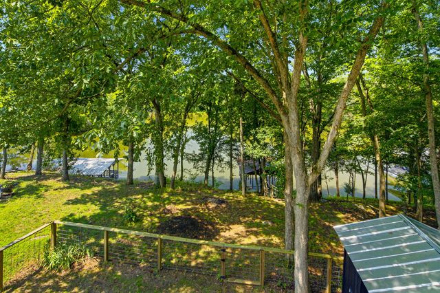 100 Breeze Inn Rd, Castalian Springs, TN 37031