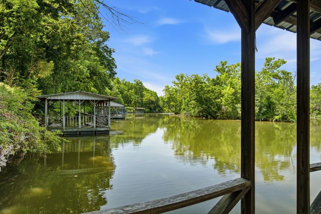 100 Breeze Inn Rd, Castalian Springs, TN 37031