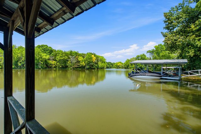 100 Breeze Inn Rd, Castalian Springs, TN 37031