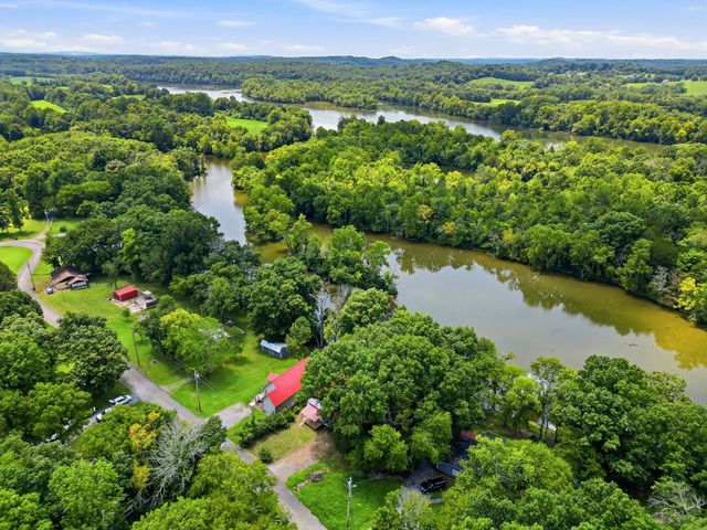 100 Breeze Inn Rd, Castalian Springs, TN 37031