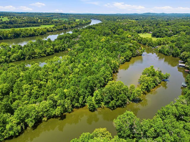 100 Breeze Inn Rd, Castalian Springs, TN 37031