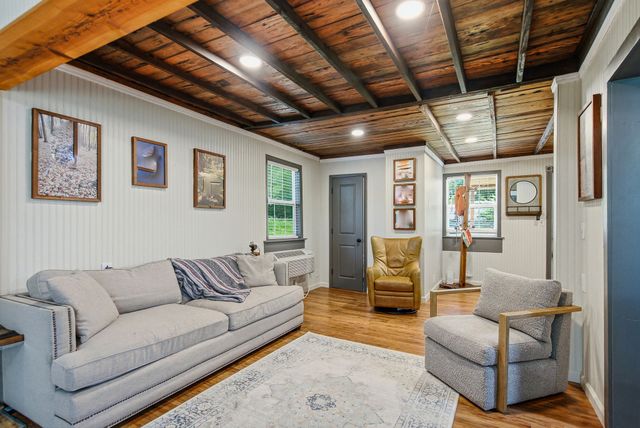 100 Breeze Inn Rd, Castalian Springs, TN 37031