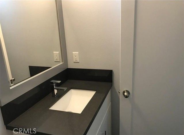 221 W 85th, Los Angeles, CA 90003