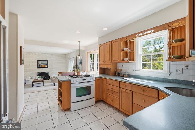 7 PITT CT, Rockville, MD 20850