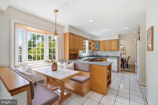 7 PITT CT, Rockville, MD 20850