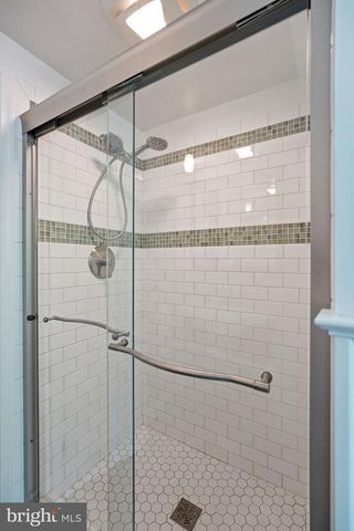 7 PITT CT, Rockville, MD 20850
