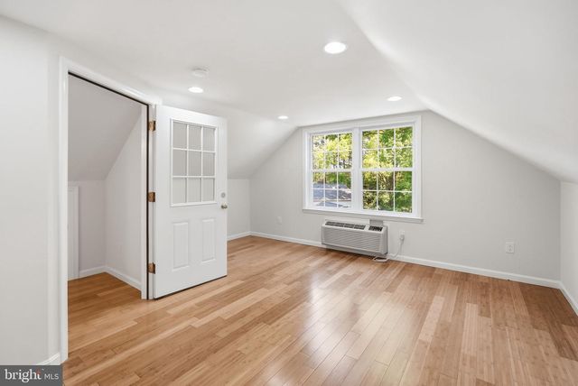 7 PITT CT, Rockville, MD 20850