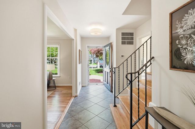 7 PITT CT, Rockville, MD 20850