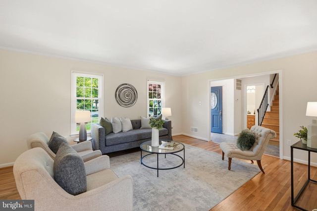 7 PITT CT, Rockville, MD 20850