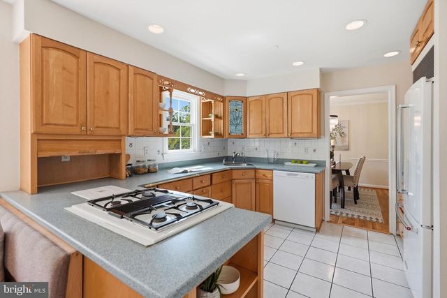 7 PITT CT, Rockville, MD 20850