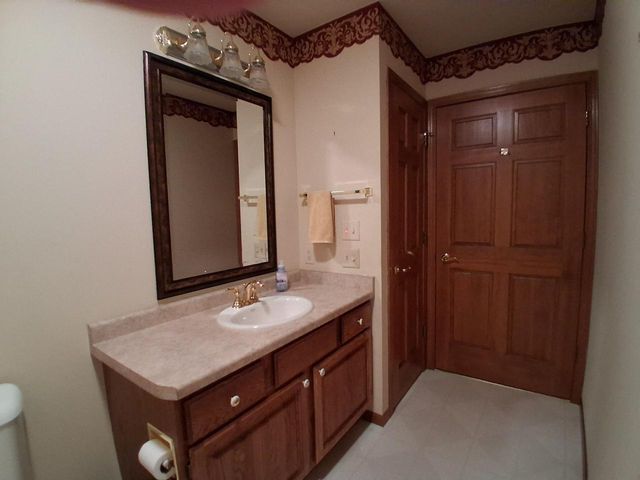 350 Hartford SQUARE, Hartford, WI 53027