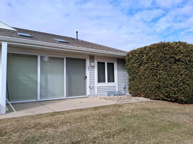 350 Hartford SQUARE, Hartford, WI 53027