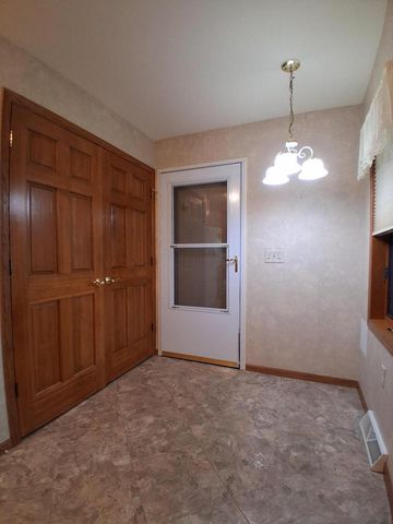 350 Hartford SQUARE, Hartford, WI 53027