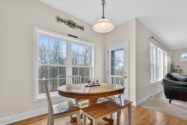 39 Outlook Dr S, Halfmoon, NY 12118
