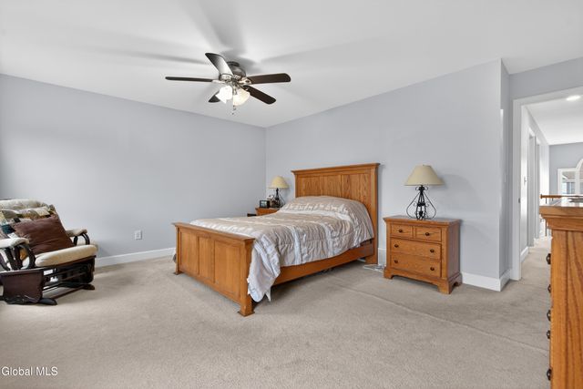 39 Outlook Dr S, Halfmoon, NY 12118