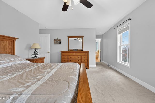 39 Outlook Dr S, Halfmoon, NY 12118