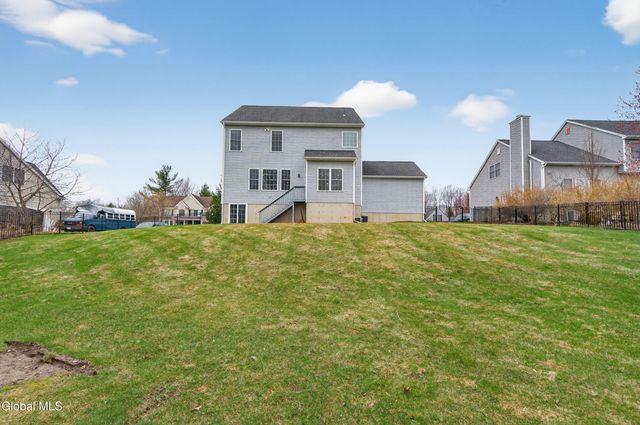 39 Outlook Dr S, Halfmoon, NY 12118