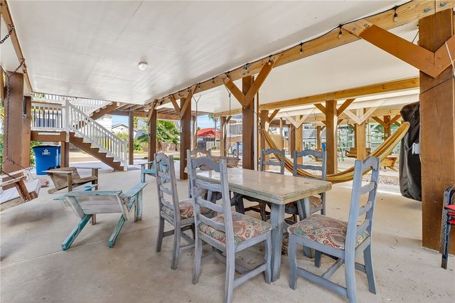 304 Avenue J, Port Aransas, TX 78373